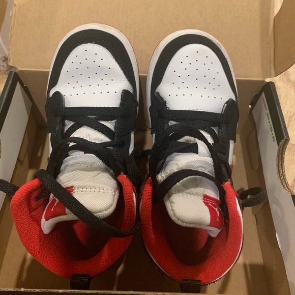 *SOLD* 9C Toddler - Air Jordan Mid 1 University - Picture 4 of 5